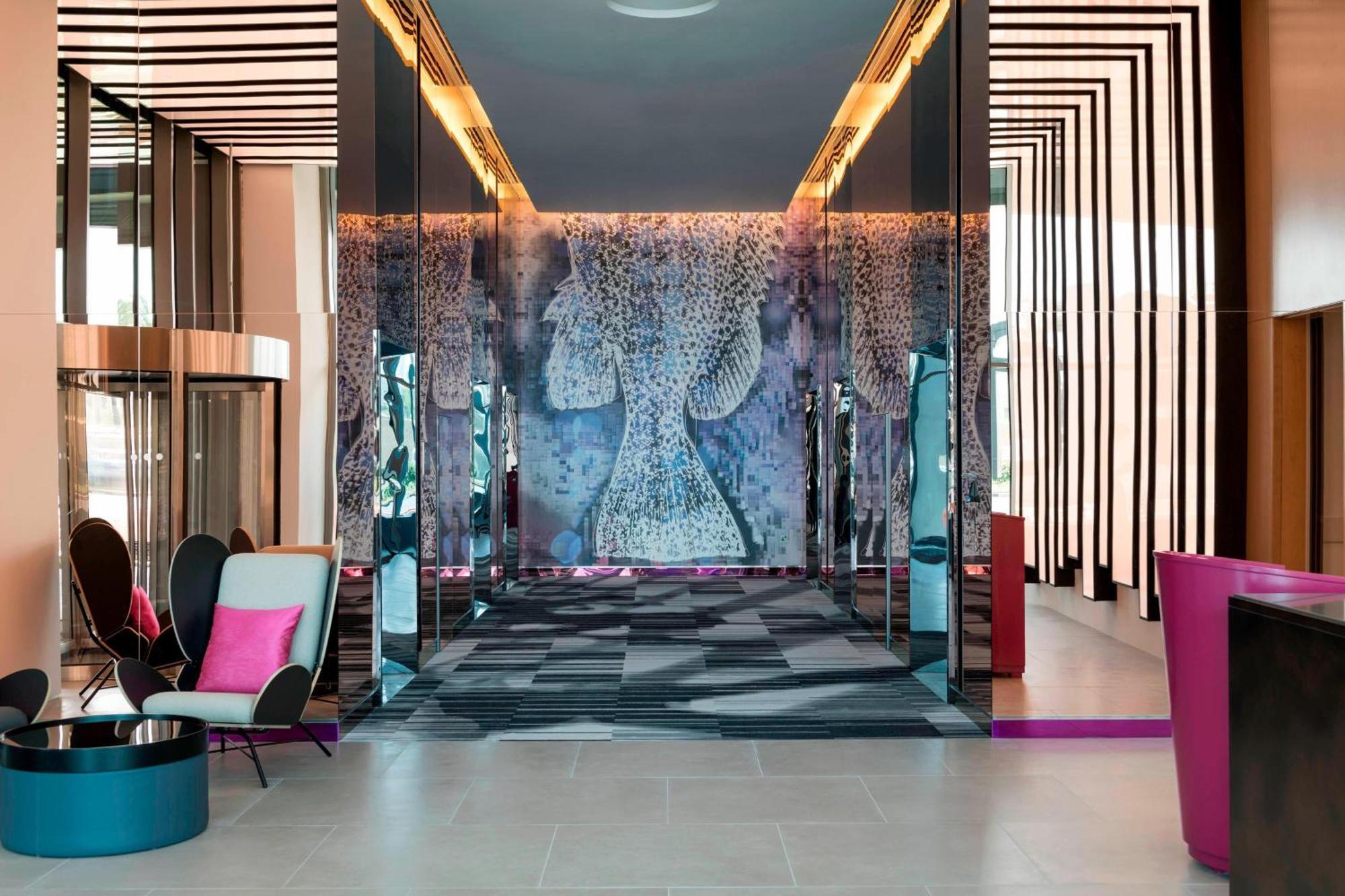 Aloft Dubai Creek Hotel Exterior photo